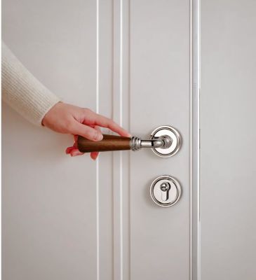 Khóa cửa tay gạt gỗ óc chó hợp kim kẽm cao cấp – Mã 048