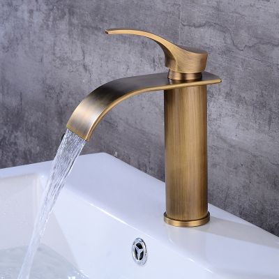 VÒI LAVABO NÓNG LẠNH CHẤT LIỆU ĐỒNG 009