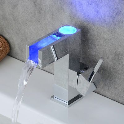 VÒI LAVABO NÓNG LẠNH CHẤT LIỆU INOX LED 026