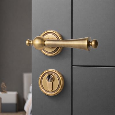 Đẳng Cấp T&acirc;n Cổ Điển: Kh&aacute;m Ph&aacute; Mẫu Kh&oacute;a Cửa Đồng Thau 056 &ndash; Sự Giao Thoa Giữa Nghệ Thuật V&agrave; Bảo Mật