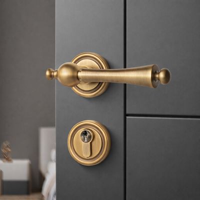 Nghệ Thuật Chạm Khắc Thượng Lưu: Tại Sao Kh&oacute;a Cửa Đồng Thau 054 L&agrave; "Linh Hồn" Của Kiến Tr&uacute;c Cổ Điển?